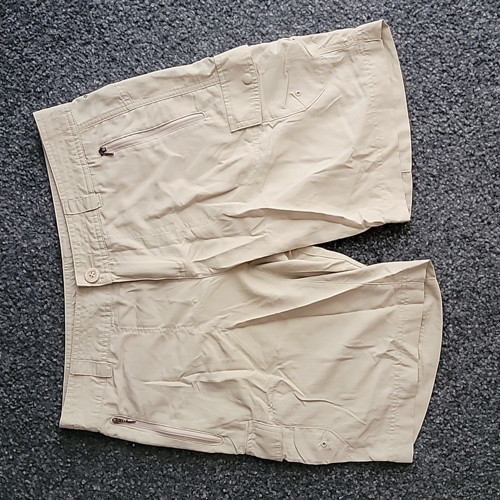 Women's Khaki Columbia Cargo Fishing Shorts. Size 12